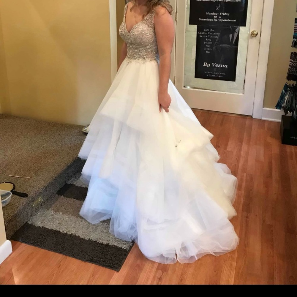 Martina Liana Wedding Dress - Picture 2 of 4